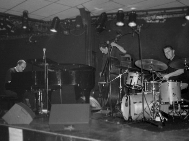 Pierre-Alain Goualch, Rmi Vignolo, Franck Agulhon - Salle de La Vapeur  Dijon - 22 Octobre 2002 -  Cliquez pour retourner  la liste de photos...